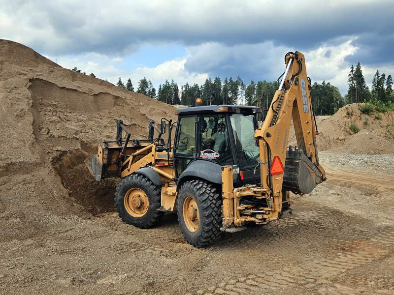 Universālais ekskavators - riteņu traktors CASE - Image 3